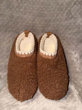 Auden Women's Kaya Genuine Suede Clog Slippers Brown Fuzzy Shearling